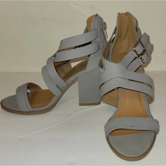 Women's Charlotte Russe Sandals (Grey - Size 7) - Picture 2 of 10